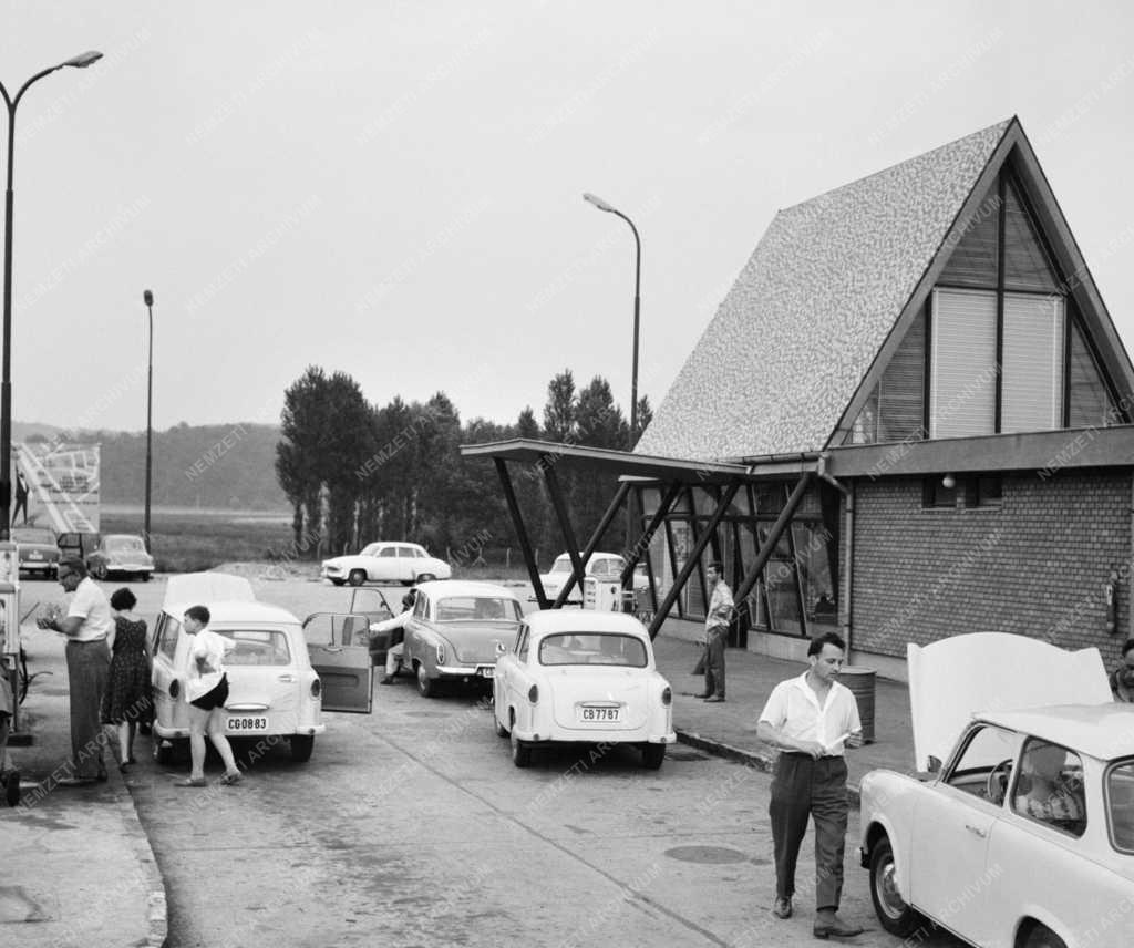 Közlekedés - Energia - Új benzinkút Tatabányán 