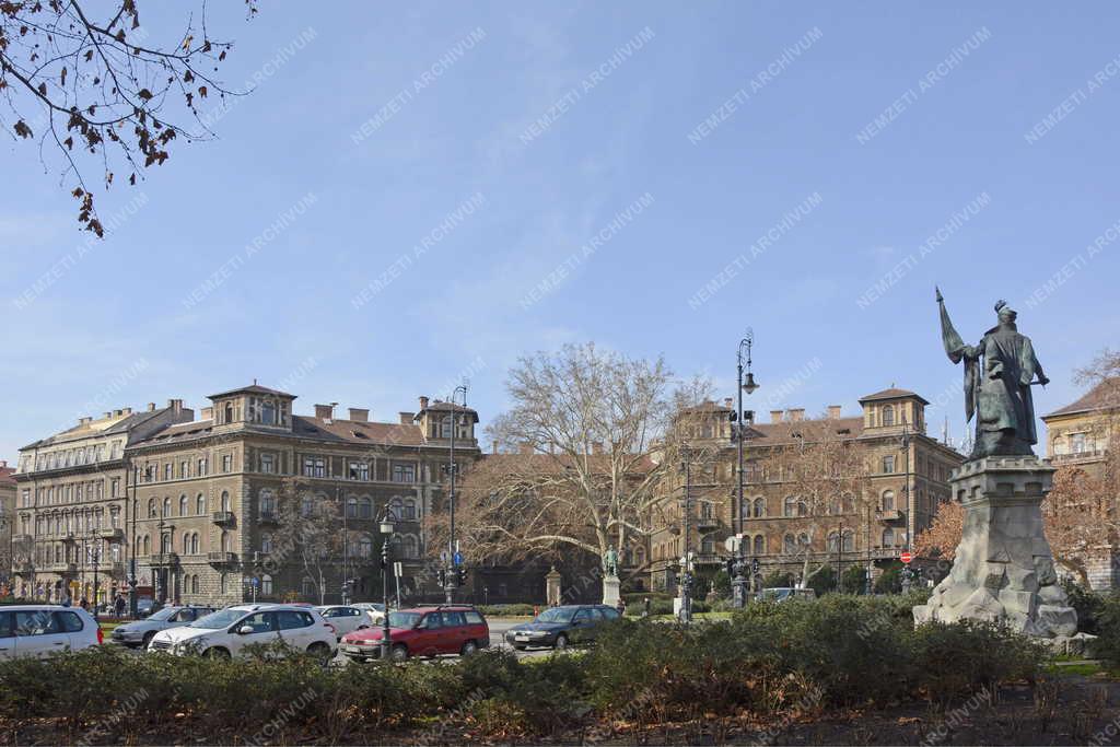 Épület - Budapest - A MÁV nyugdíjintézetének egykori bérháza