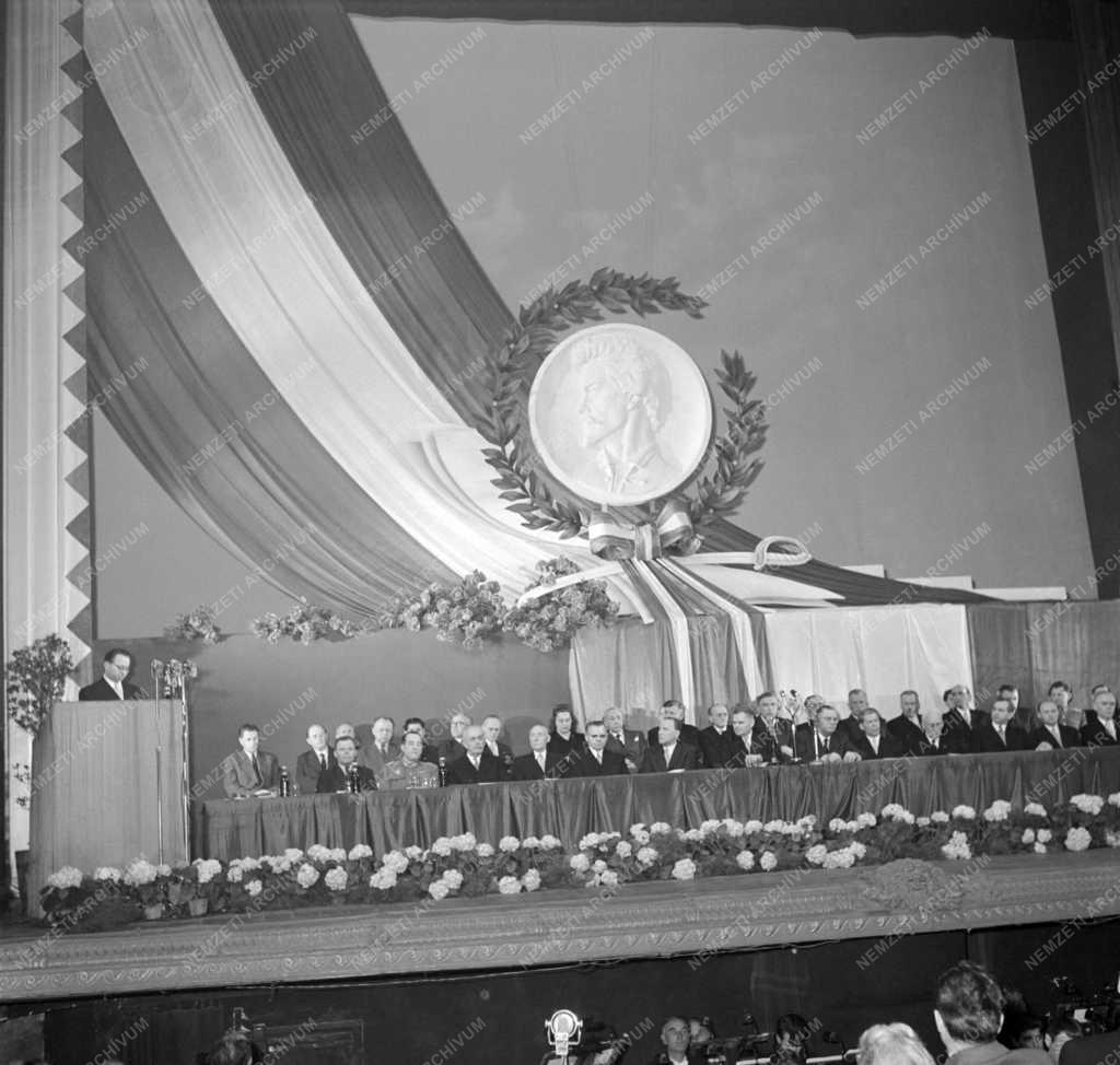 Belpolitika - Március 15-i díszünnepség az Operaházban 