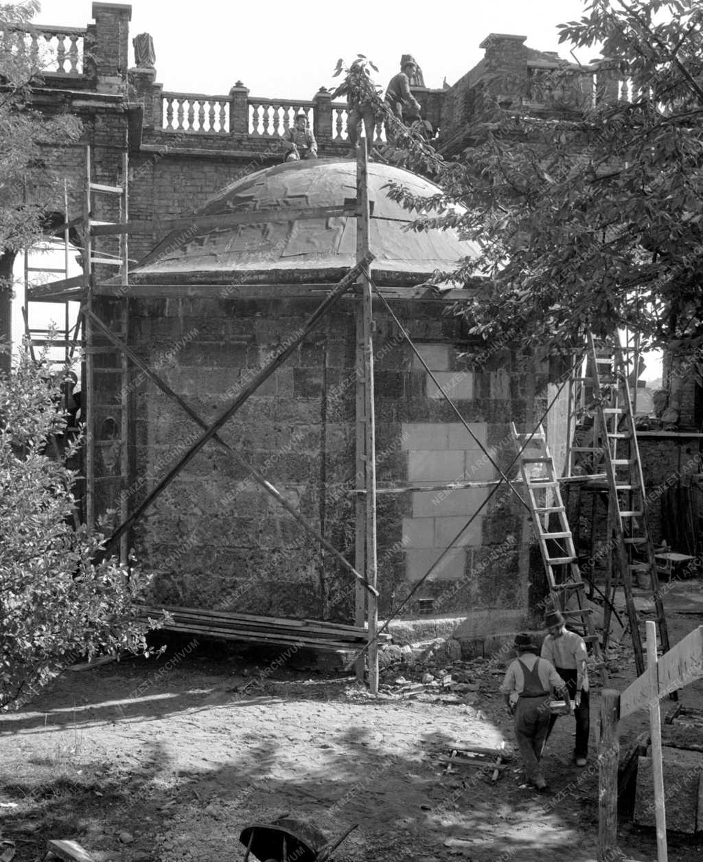 Műemlék - Restaurálják Gül Baba türbéjét