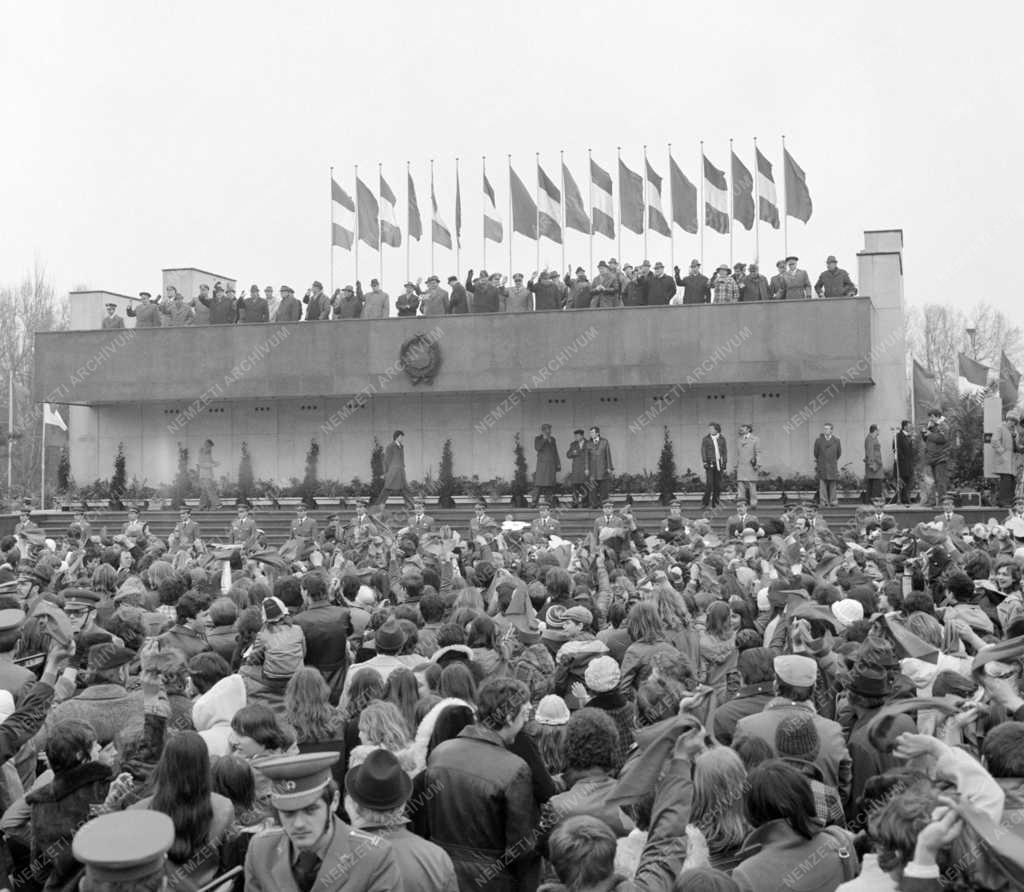 Belpolitika - Április 4-ei ifjúsági demonstráció
