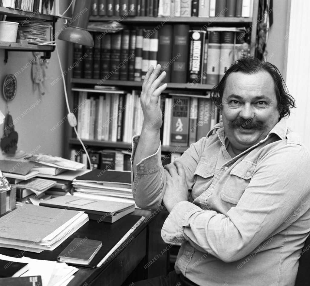 Személy - Lázár Ervin