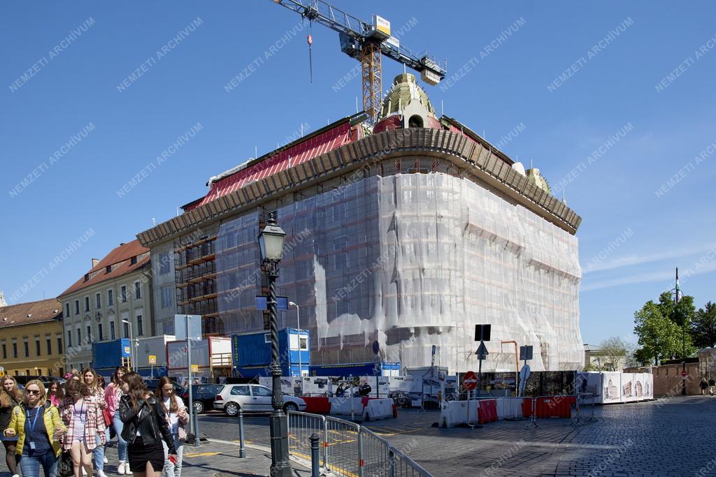 Városkép - Budapest - Újjáépül a Vöröskereszt Egylet palotája a Várban