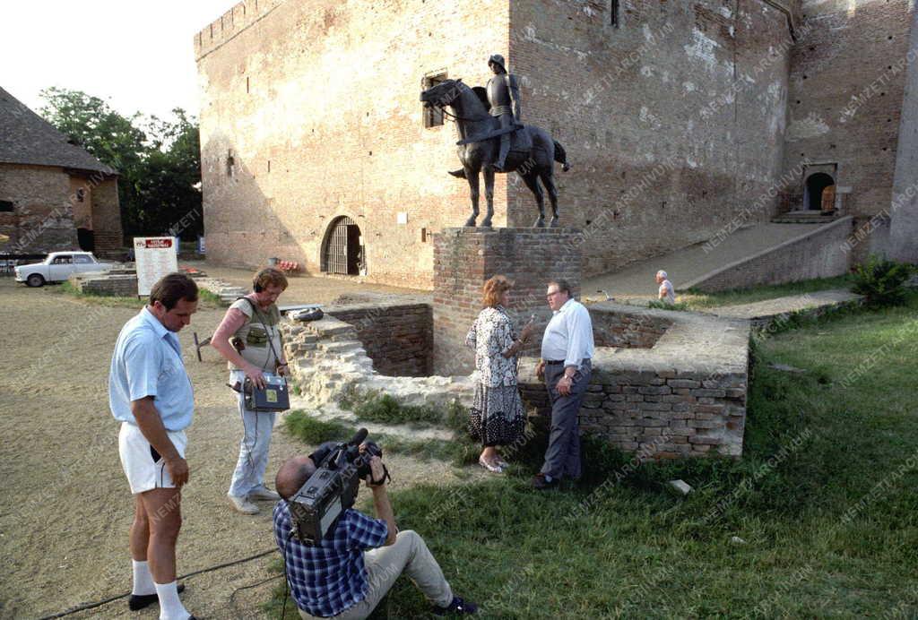 Színház - Csurka István: Megmaradni - Bemutató Gyulán