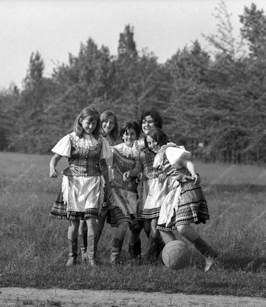 Életkép - Battonya - Lány-futball