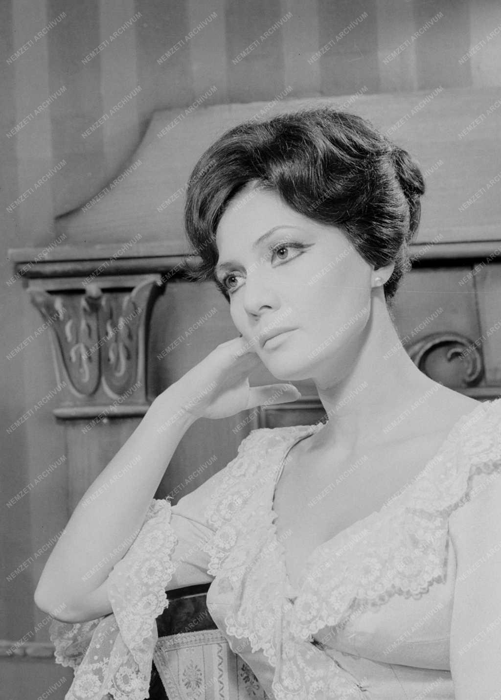 A Nemzeti Színház szeptember 17-én mutatja be Móricz Zsigmond: „Úri muri” c. drámáját. Rendező: Egri István