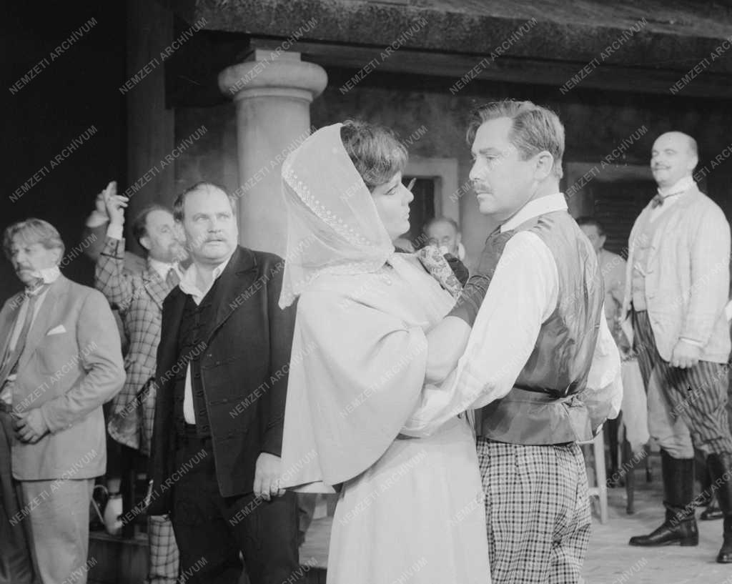 A Nemzeti Színház szeptember 17-én mutatja be Móricz Zsigmond: „Úri muri” c. drámáját. Rendező: Egri István