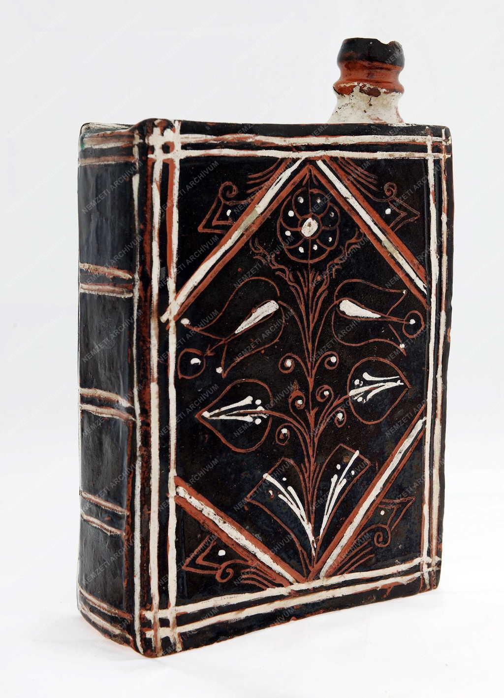 Népművészet - Debrecen - Pálinkás butella