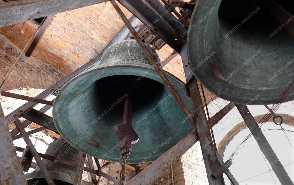 Műalkotás - Csorna - A premontrei prépostság templomának harangjai