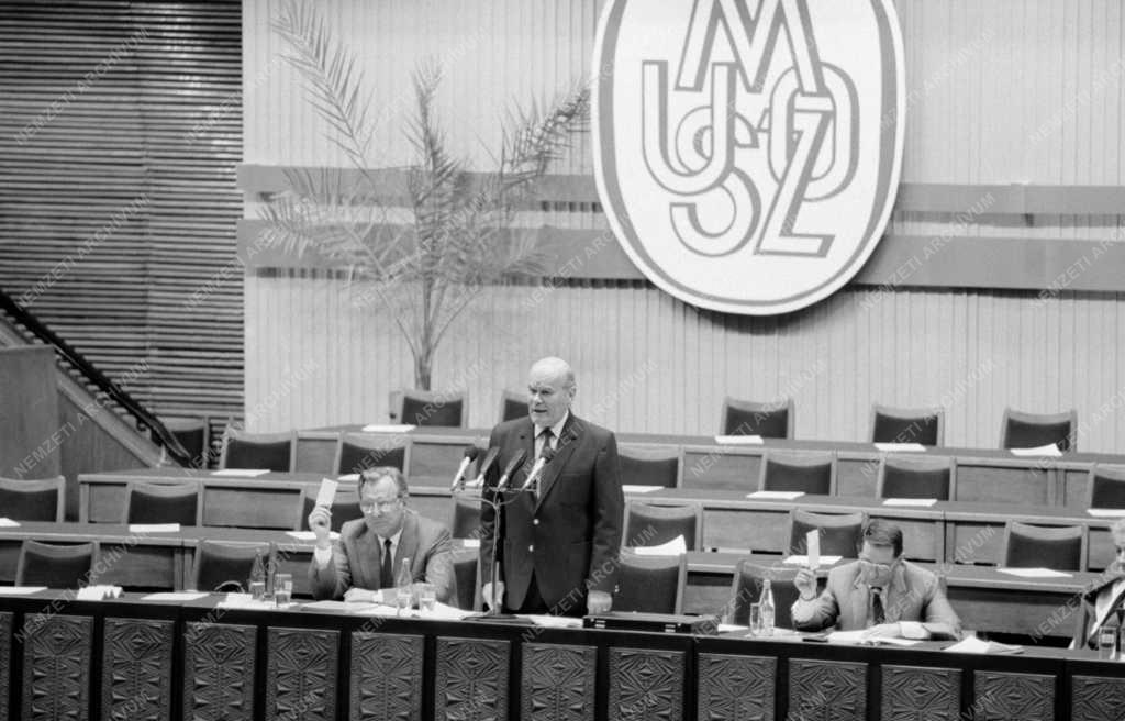 Tanácskozás - MÚOSZ közgyűlés