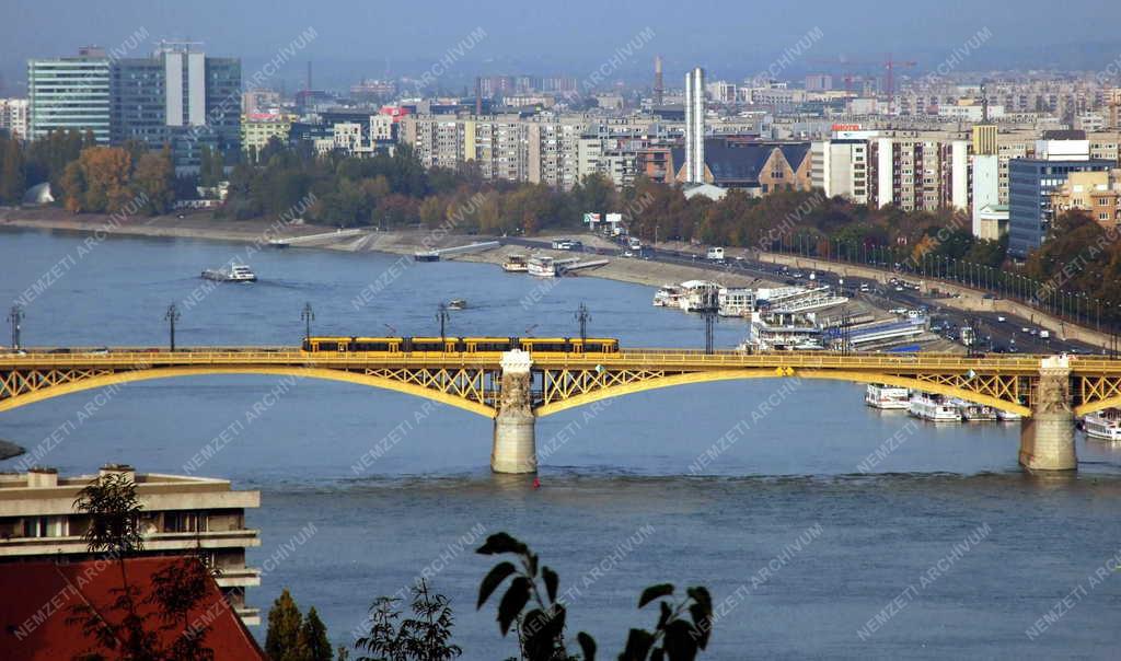Budapest - Városkép - A Duna és a felújított Margit híd