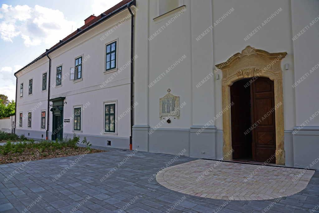 Egyház - Bakonybél - Szent Mauríciusz Monostor