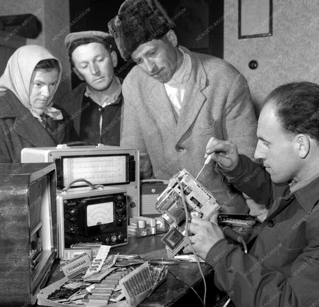 Szolgáltatás - Falusi helyszíni televízió- és rádió javítás