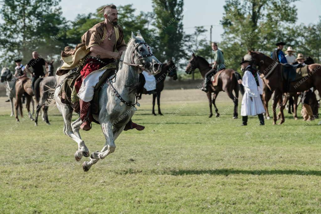 Néphagyomány - Kultúra -  Ősök Napja Bugacon - Kurultaj Magyar Törzsi Gyűlés