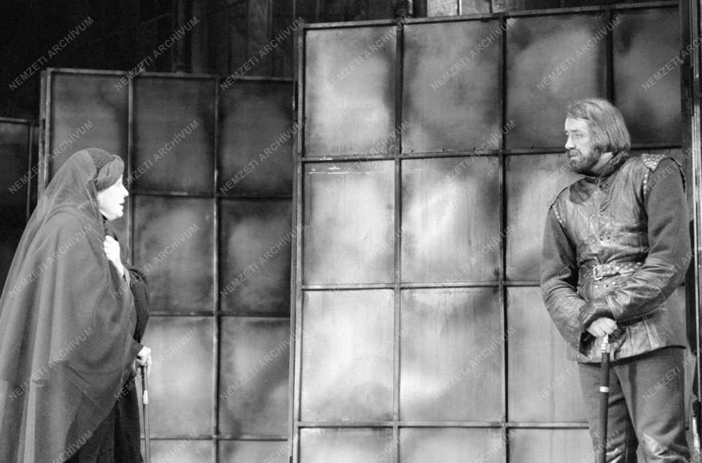 Színház - III. Richárd a József Attila Színházban