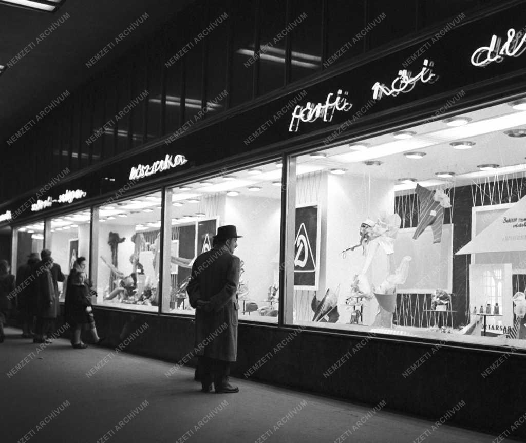 Belkereskedelem - Rákóczi úti Divatcsarnok 