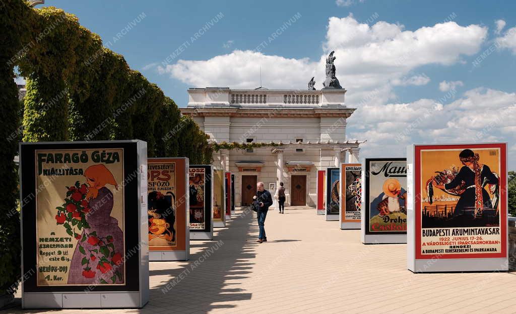 Kultúra - Budapest - Plakátművészeti kiállítás a Várkert Bazárban