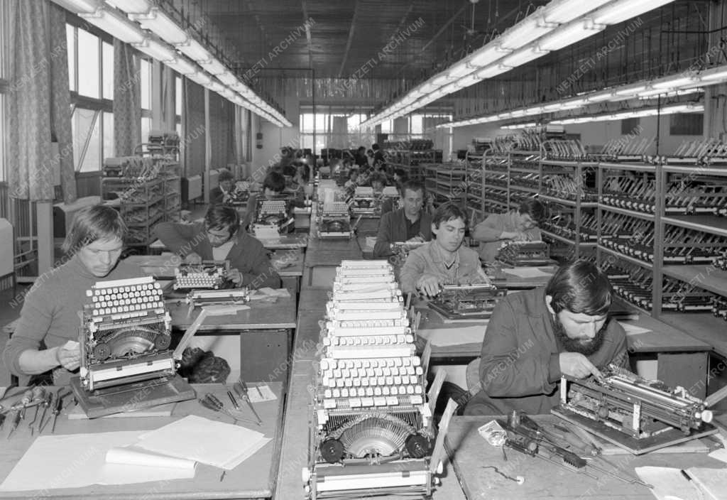 Ipar - Arab betűs írógépek gyártása