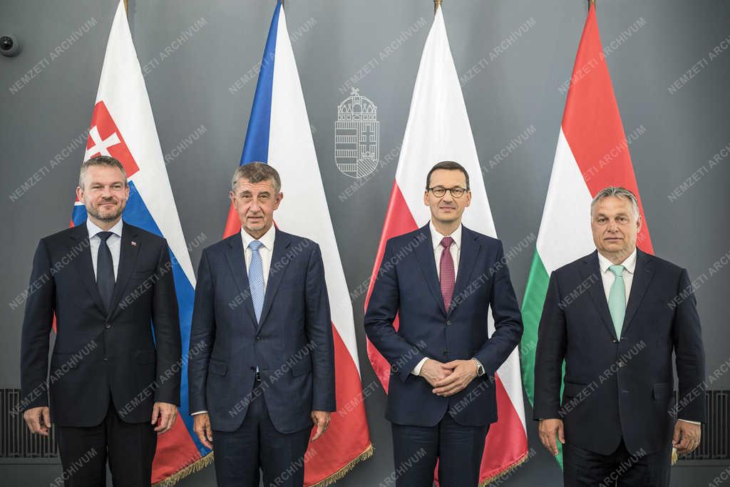 A V4-kormányfők informális egyeztetése Budapesten