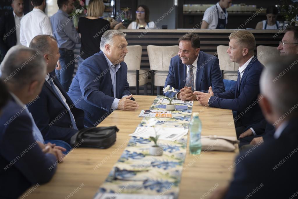 Voks 24 - Orbán Viktor országjáró kampánykörútja