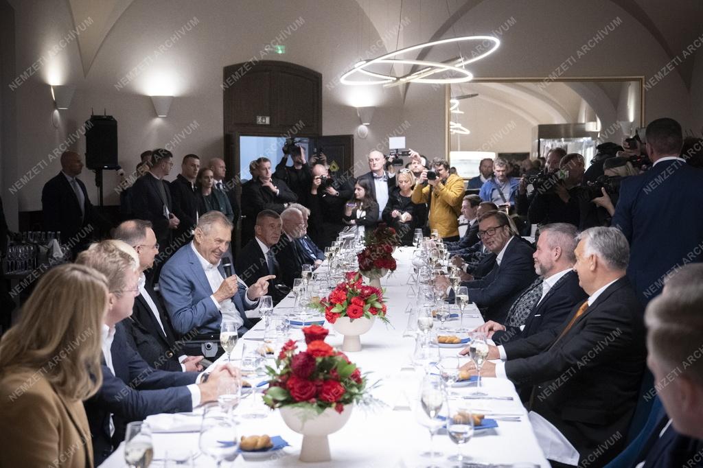 Orbán Viktor Csehországba utazott