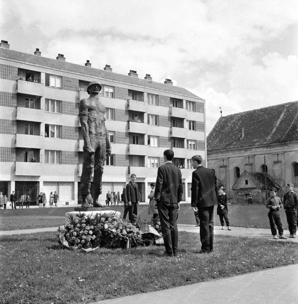 Városkép - Szántó Kovács János szobrának avatása Hódmezővásárhelyen