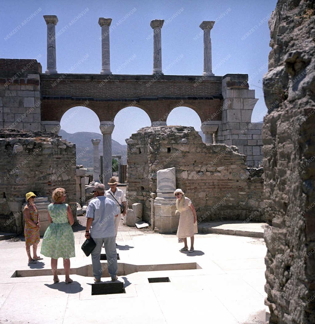 Tájkép - Törökország - Szent János bazilika a nyugati Izmir tartományban