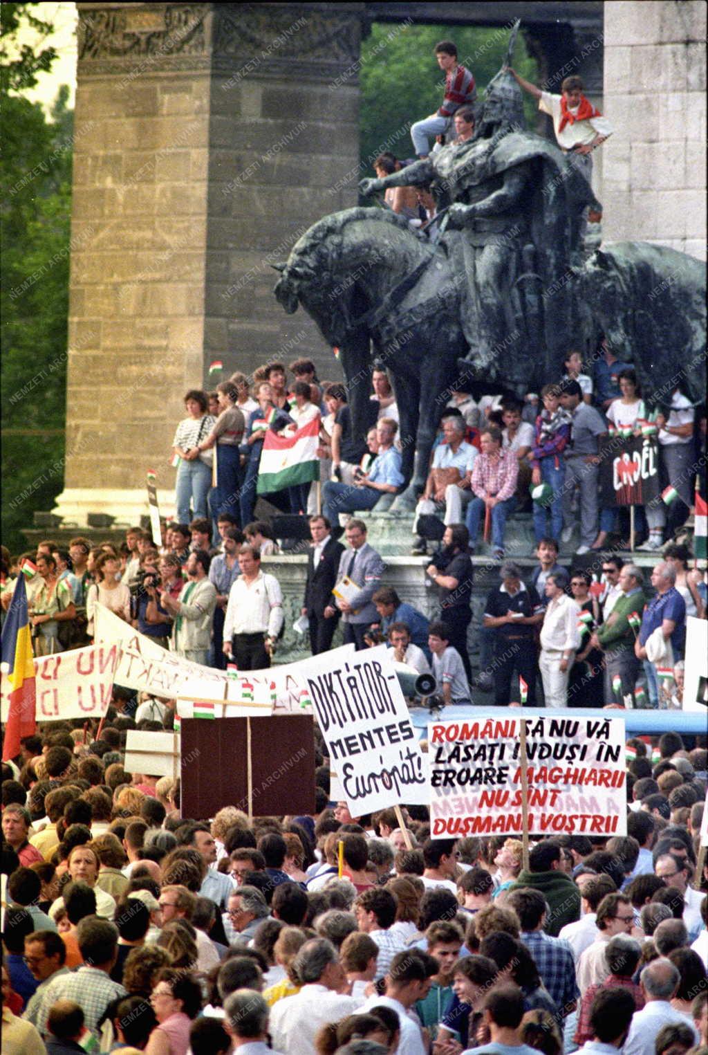 Külpolitika - Demonstráció Budapesten