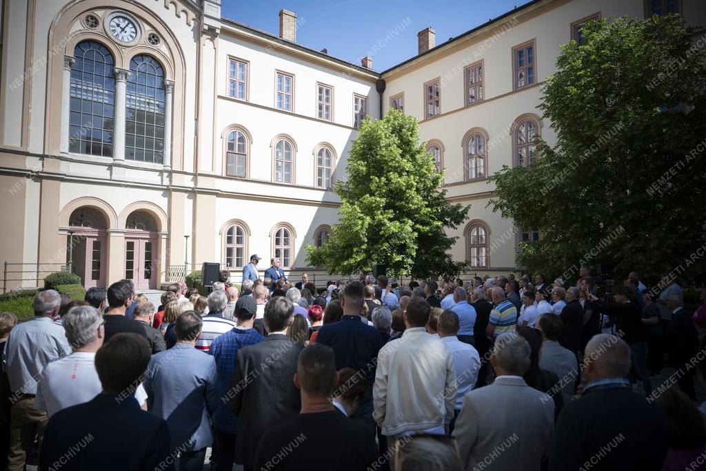 Voks 24 - Orbán Viktor országjáró kampánykörútja