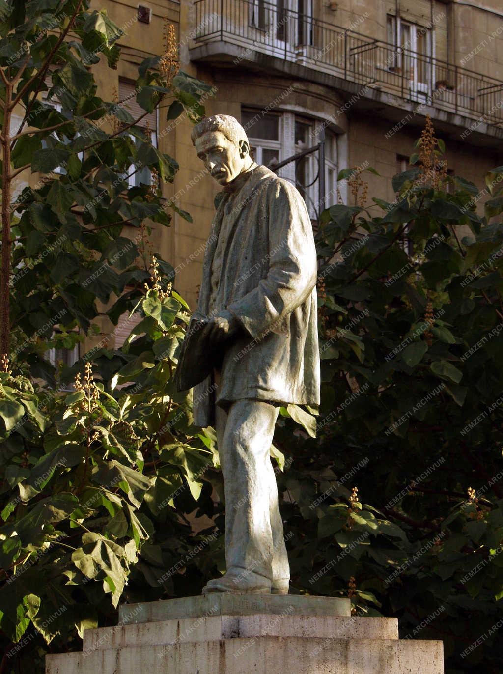 Budapesti képek - Gárdonyi-szobor