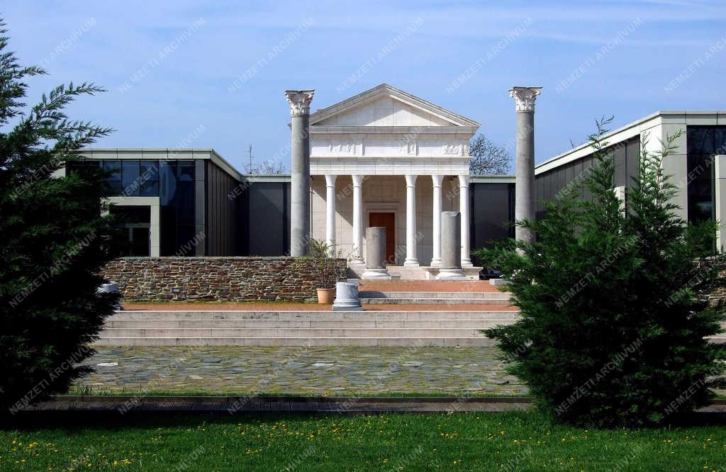 Múzeum - Szombathely - Az Iseum régészeti emlékhely