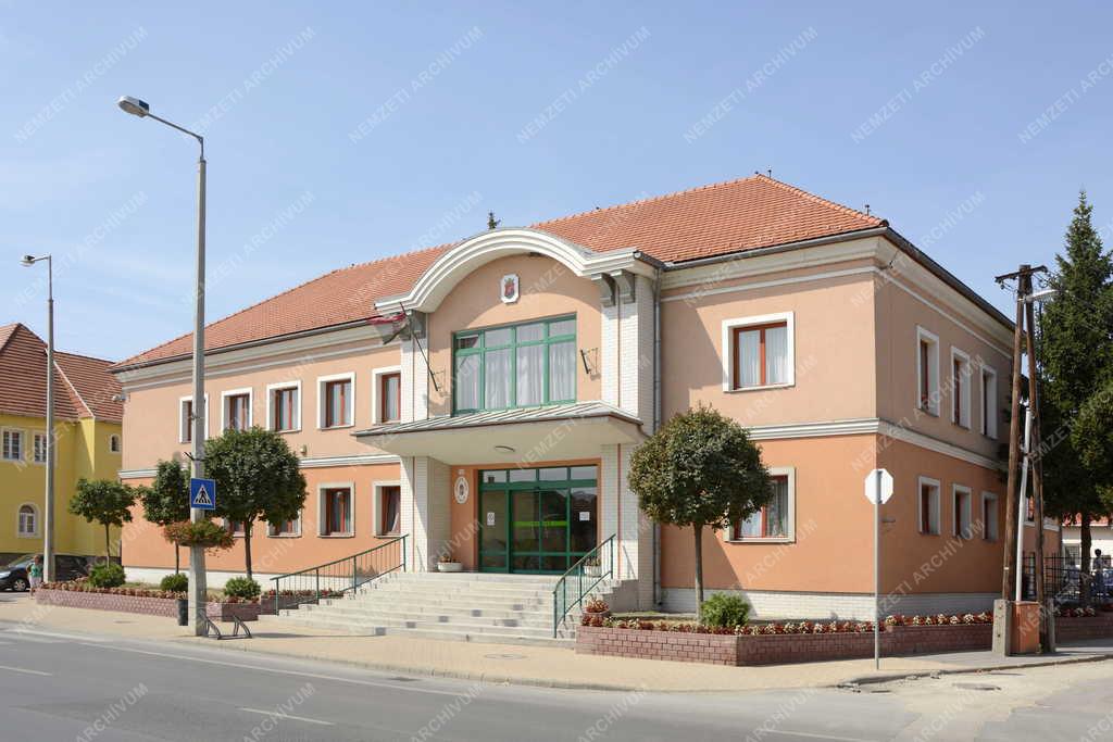 Közigazgatási épület - Mezőkövesd - Polgármesteri Hivatal