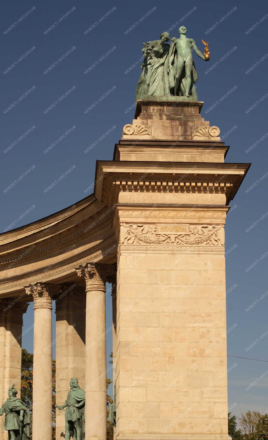 Budapest - Köztéri szobor - Tudás és Dicsőség