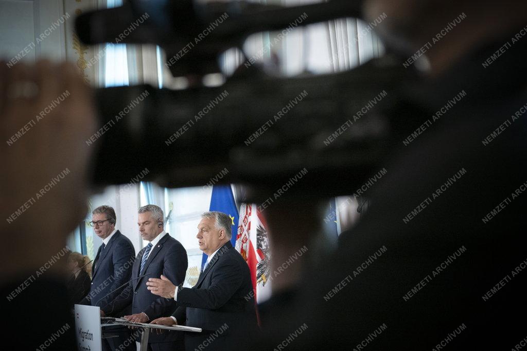 Magyar-szerb-osztrák migrációs csúcs Bécsben