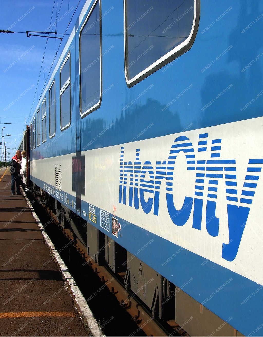 Közlekedés - Tokaj -  IC vonat érkezett a városba