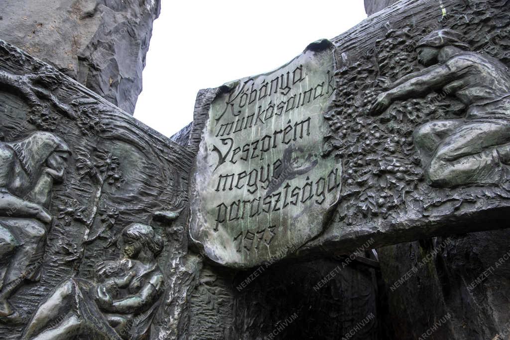 Köztéri szobor - Budapest - Munkás-paraszt összefogás