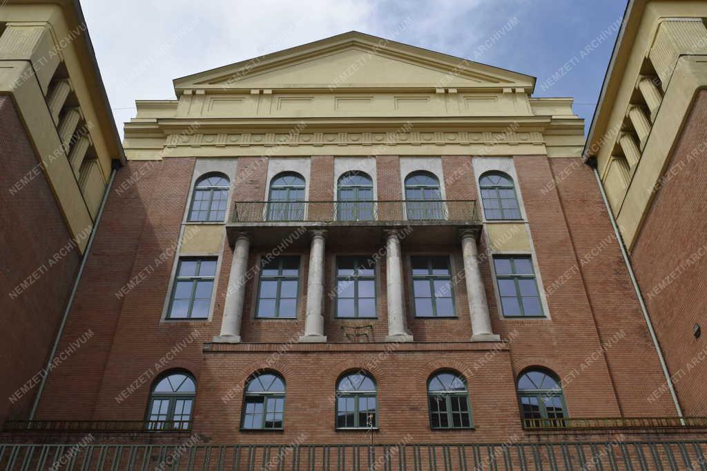 Oktatás - Budapest - ELTE Apáczai Csere János Gyakorló Gimnázium és Kollégium