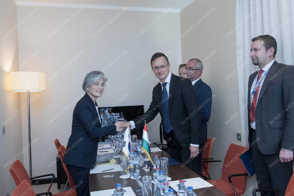 Szijjártó Péter Pozsonyban
