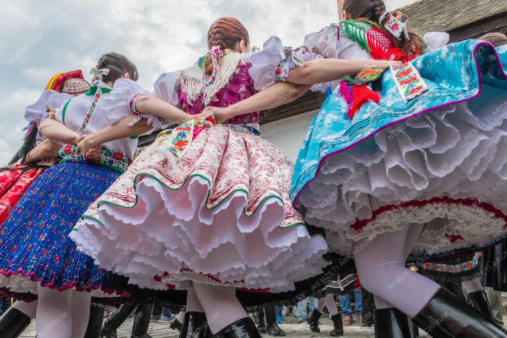 Néphagyomány - Hollókő - Húsvét