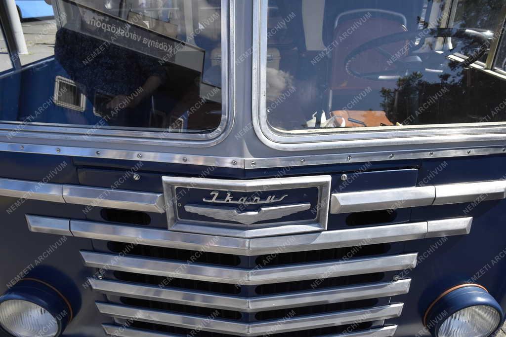 Közlekedés - Budapest - Ikarus 60-as nosztalgiabusz a fővárosban