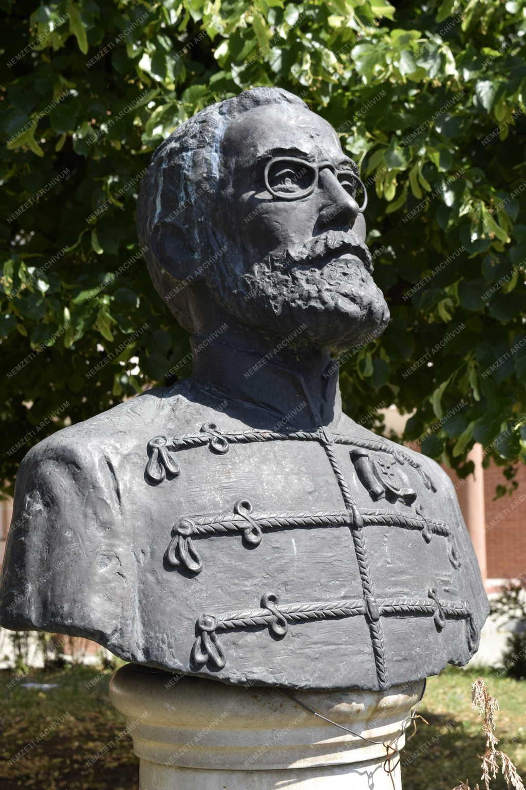 Kultúra - Budapest - Knézich Károly mellszobra