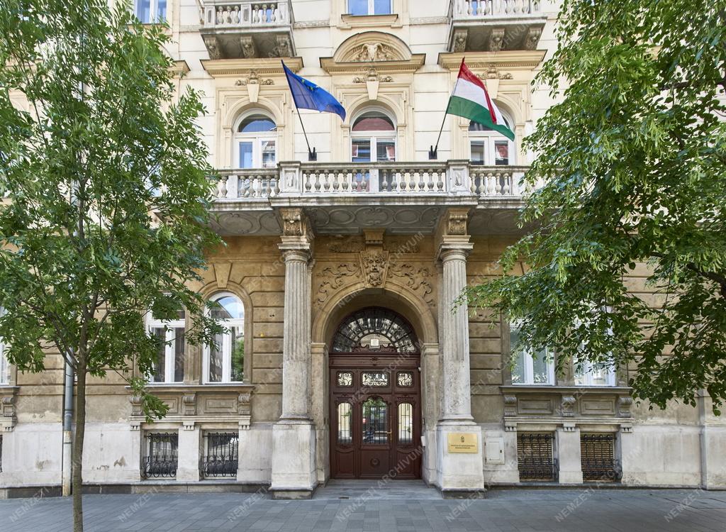 Közigazgatás - Budapest - Építési és Közlekedési Minisztérium
