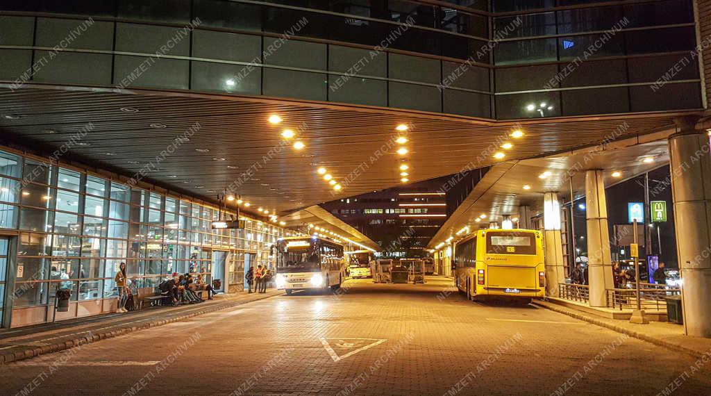 Esti felvétel - Budapest - Népliget Volánbusz állomás