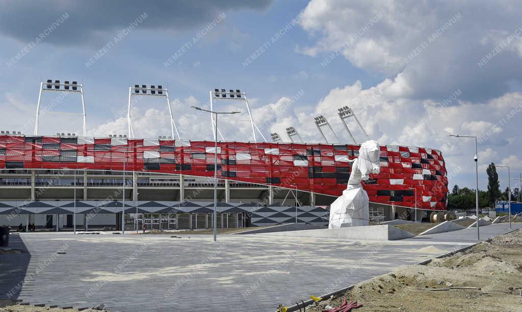 Építőipar - Budapest - Épül a Bozsik Stadion 
