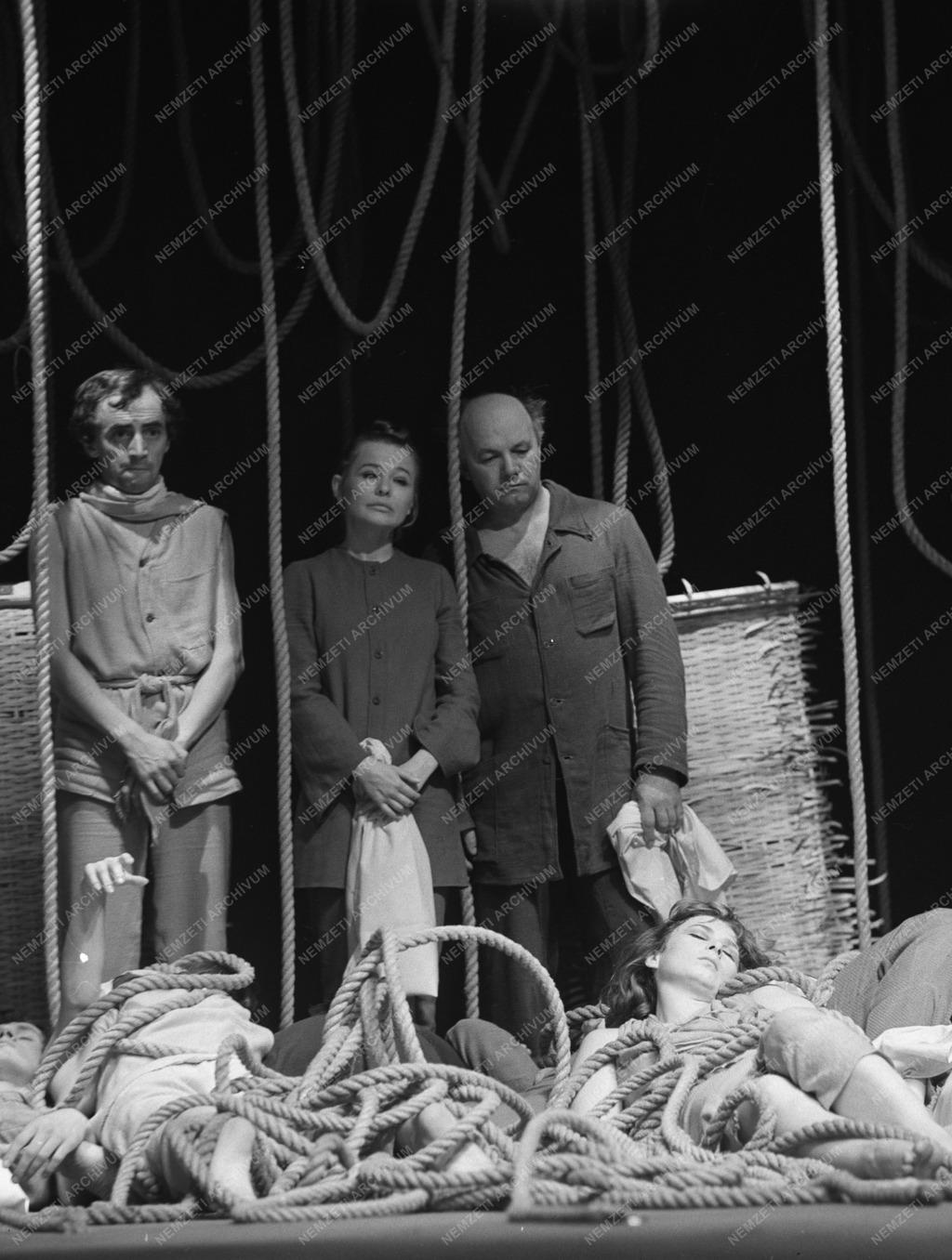 Kultúra - Színház - A luzitán szörny