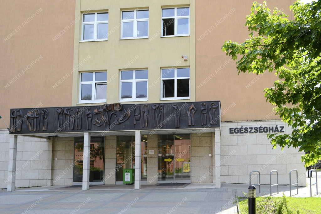 Műalkotás - Budapest - Az Egészségápolás című dombormű
