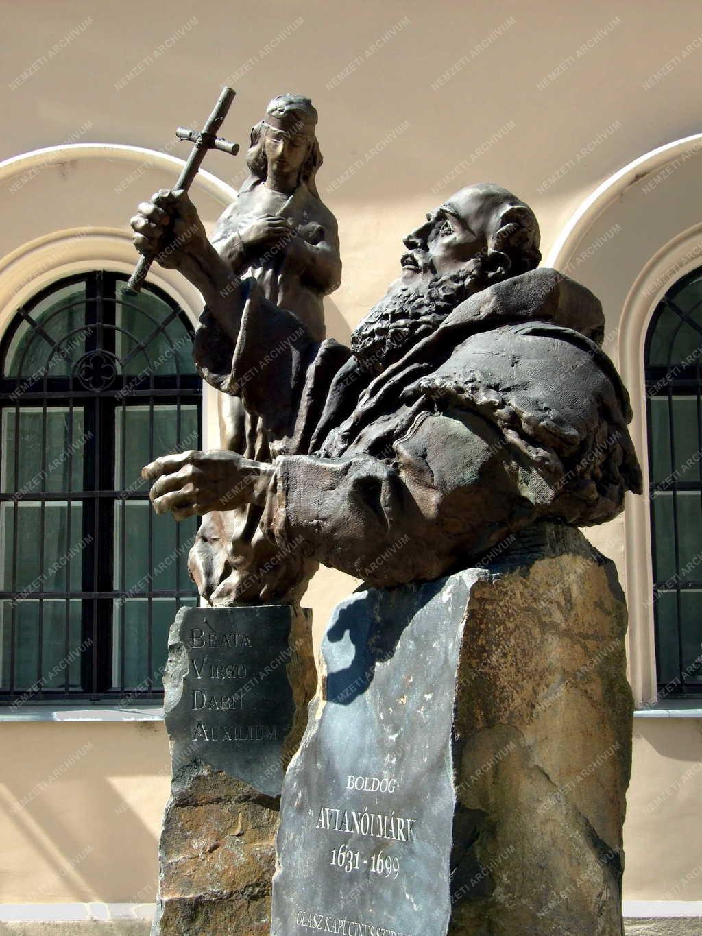 Műalkotás - Budapest - Boldog Avianói Márk szobra