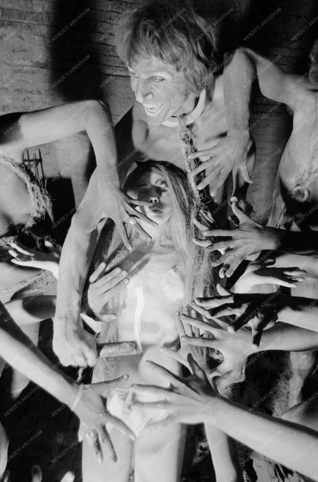 Kultúra - Pantomim - Jean Genet: Négerek