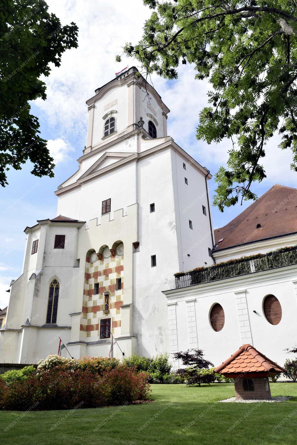 Egyház - Győri Püspökvár