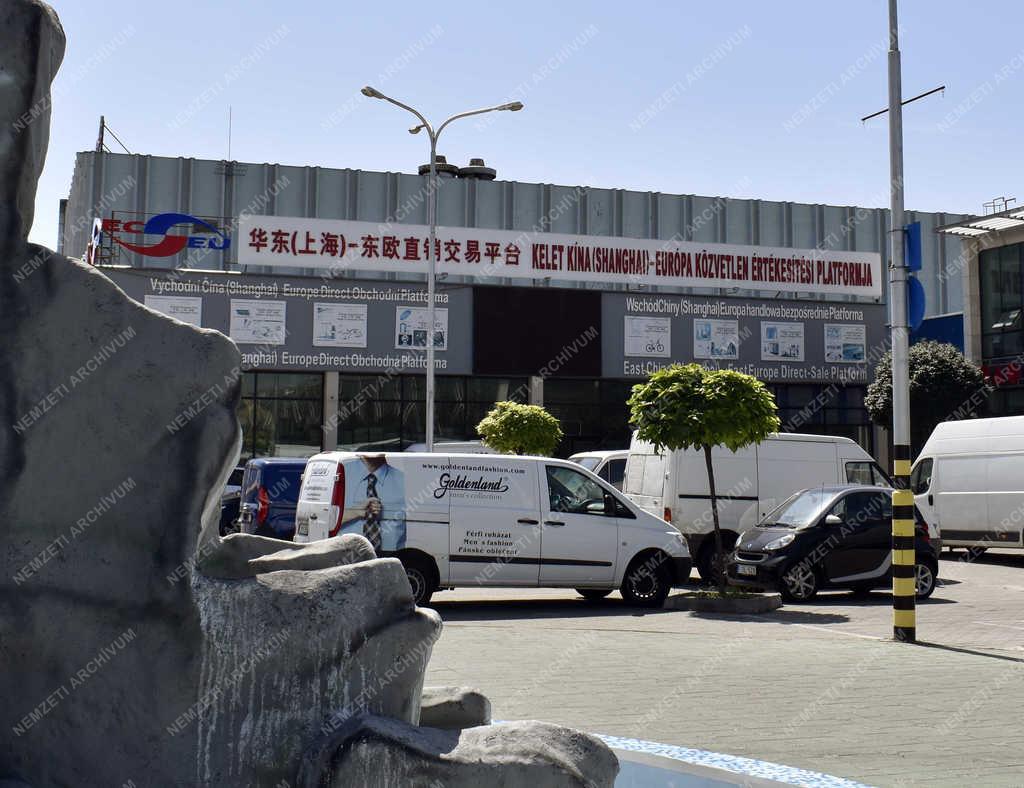 Kereskedelem - Budapest - Monori Center 